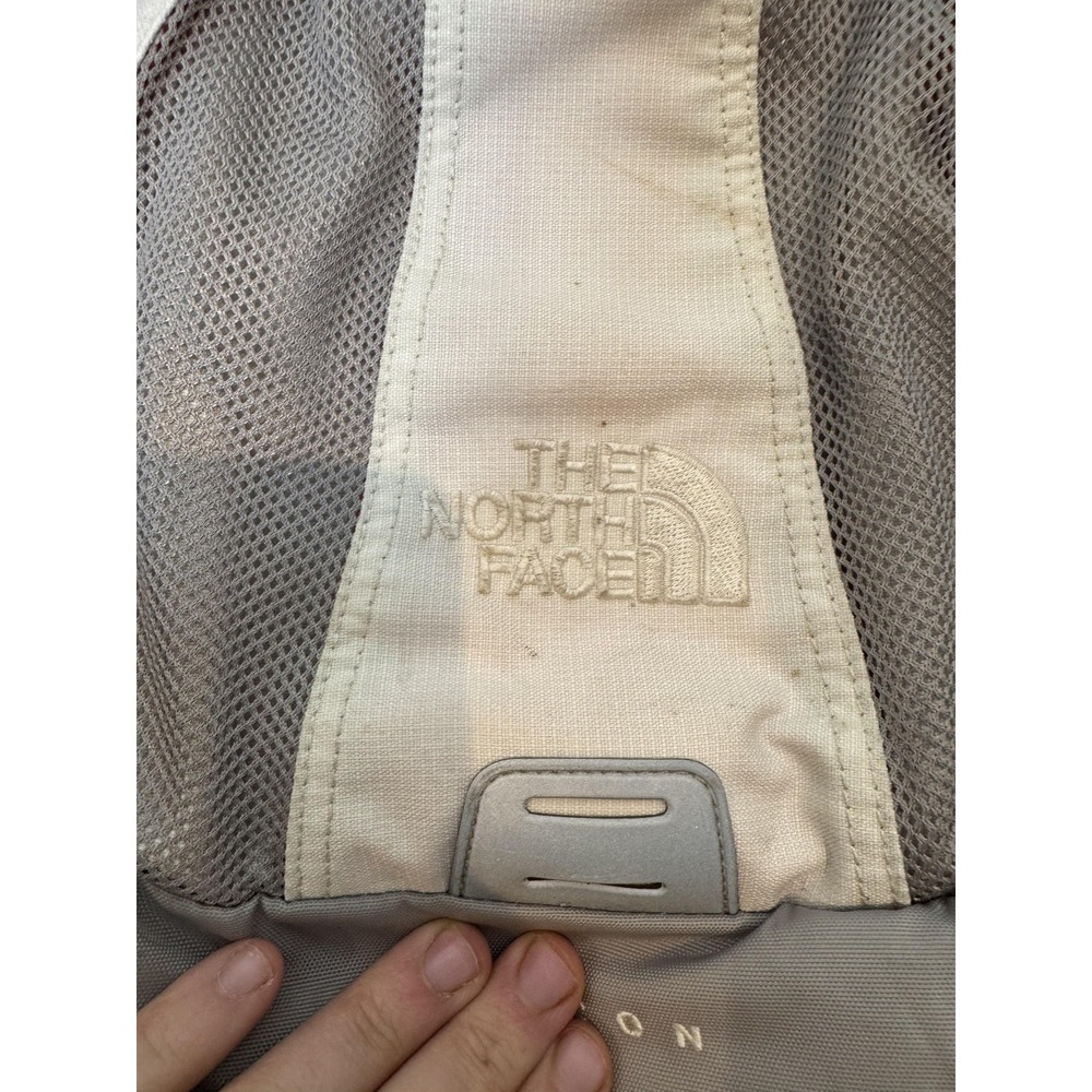 The North Face Recon Backpack Gray White Laptop Daypack Mesh Pockets Chest Strap - Picture 2 of 10